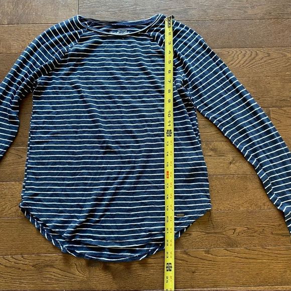 Hollister Shirt - Picture 8 of 8